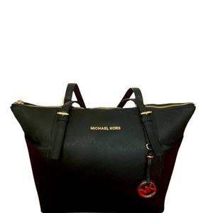 BRAND NEW MICHAEL KORS HANDBAG